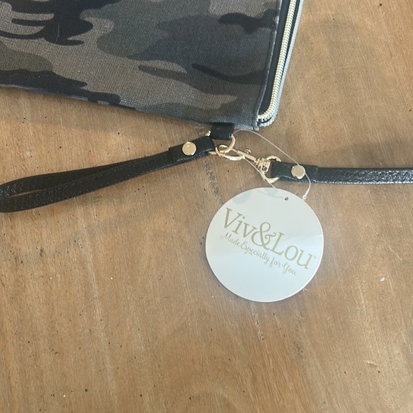 Camo Print Versatile‎ crossbody bag or wristlet NWT - Picture 6 of 7